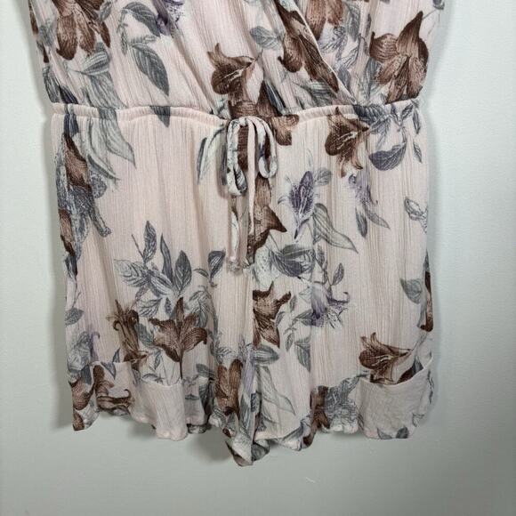 One Clothing Floral Shorts Romper Medium Blush Pink Printed Summer Cute - Picture 6 of 7